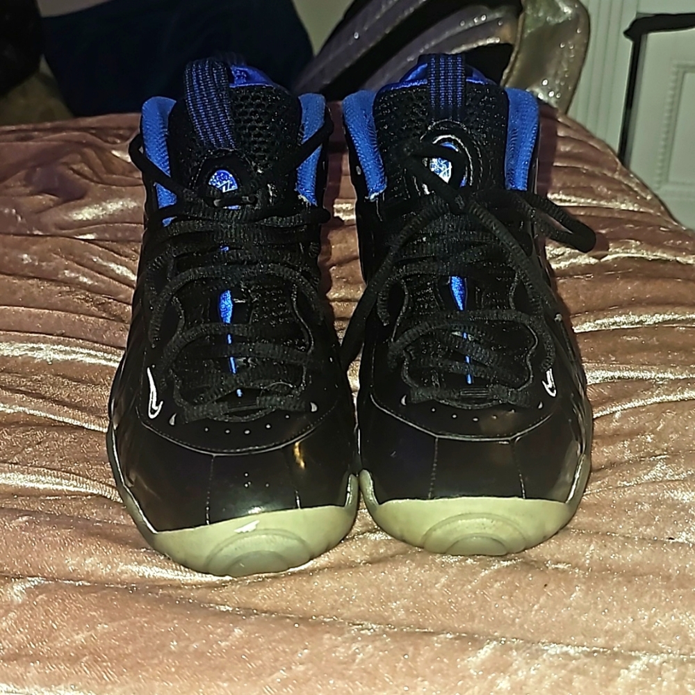 Black & blue foamposite size 4.5y